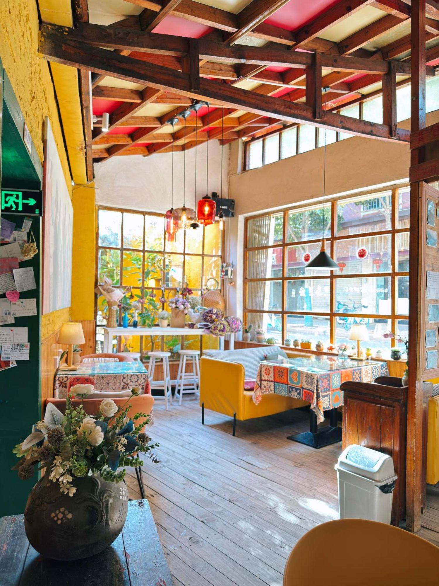 The Cloudland International Youth Hostel Close To The City Center,10 Min Walks To The Subway, Close To The Night Market, Old Street, Green Lake, English-Speaking Service, Free Activity Convenient Payment And Visa Cards Are Accepted Kunming Exterior photo