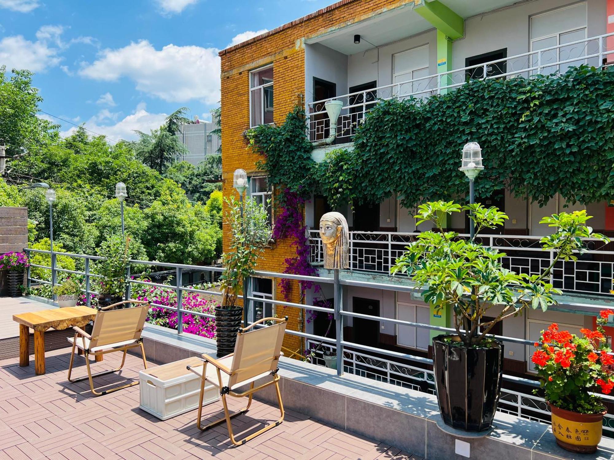 The Cloudland International Youth Hostel Close To The City Center,10 Min Walks To The Subway, Close To The Night Market, Old Street, Green Lake, English-Speaking Service, Free Activity Convenient Payment And Visa Cards Are Accepted Kunming Exterior photo